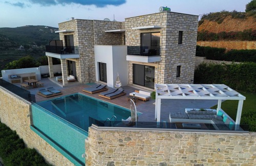 Kissamos Villa | Paleokastro Luxe Villa - Jacuzzi - HeatedPrivate Pool
