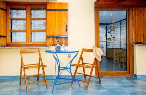 Tseria Apartment | Panorama of Deep Blue