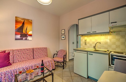 Agios Dimitrios Apartment | ✰Parking✰Balcony✰BBQ✰20min→Airport✰King✰42Mbps-5