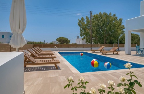 Aliki Apartment | Paros Poolside Getaway - Artemis Beach House