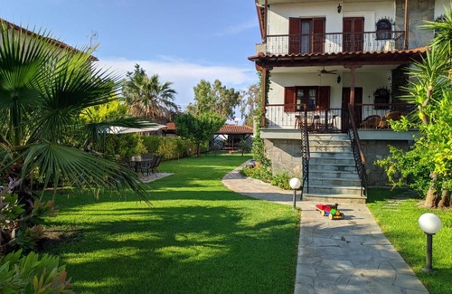 Pefkochori Villa | Pefkochori Family House near the beach