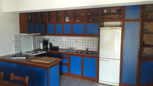 Lavreotiki Villa | Periyali