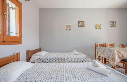 Koiliomenos Cabin | Pine tree apartment & sunset