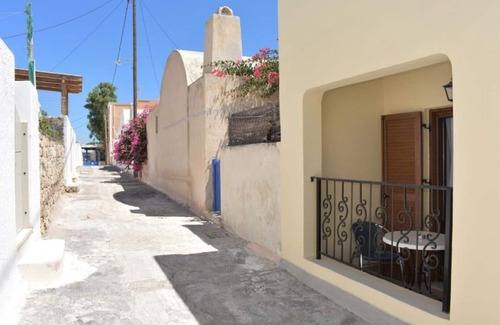 Kamari Apartment | Plethora Home -10min Away From Black Sandy Beach