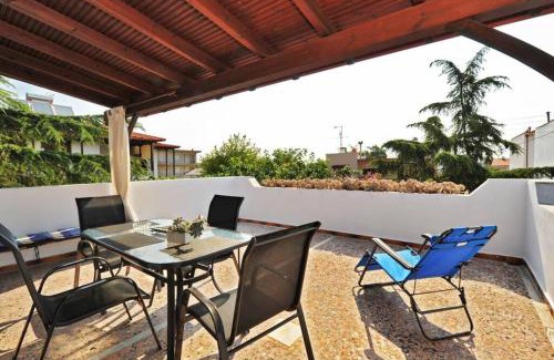 Flogita Apartment | Private home with spacious garden & veranda - Flogita beach