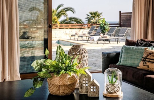 Nea Skioni Villa | R 650 Luxury Romantic Villa With Private Pool with Childrens Playground