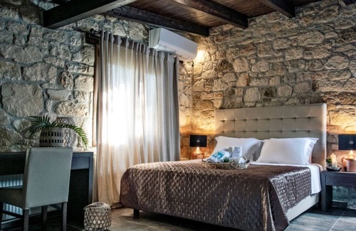 Nea Skioni Villa | R 650 Luxury Romantic Villa With Private Pool with Childrens Playground