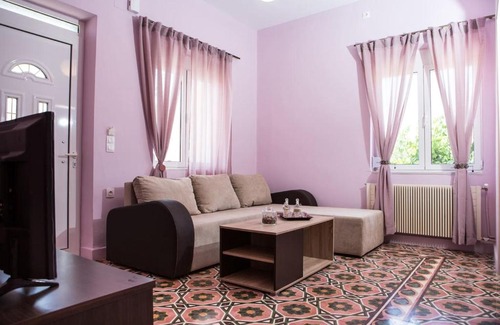 Kissamos Apartment | Retro house