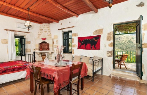 Embrosneros Apartment | Rigas traditional hospitality