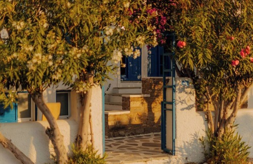 Paros Apartment | Room 'Studio 3' with Private Terrace, Wi-Fi and Air Conditioning