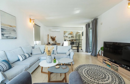 Bali House | Sea-esta Beach House, right on the beach, car-free vacation