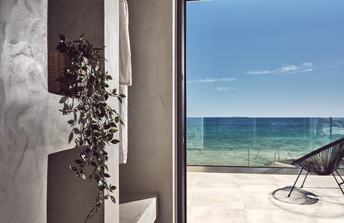 Neromilos Villa | Sea Front LaMer Villa,Luxury Retreat & Heated Pool