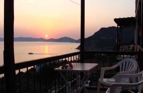 Skopelos Apartment | Sea View Studios