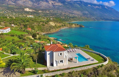 Karavados Villa | Seafront Villa Kefaloniaprivatevillas