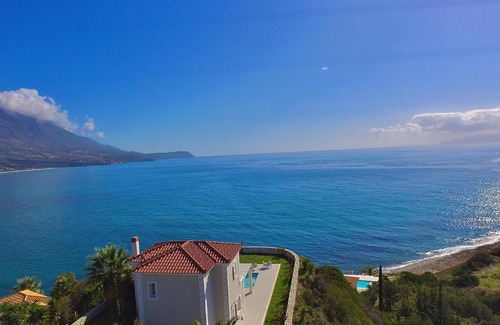 Karavados Villa | Seafront Villa Kefaloniaprivatevillas