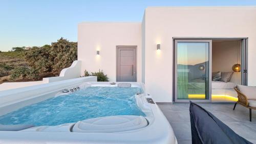 Maragas Apartment | Seanfinity Beachfront Suites