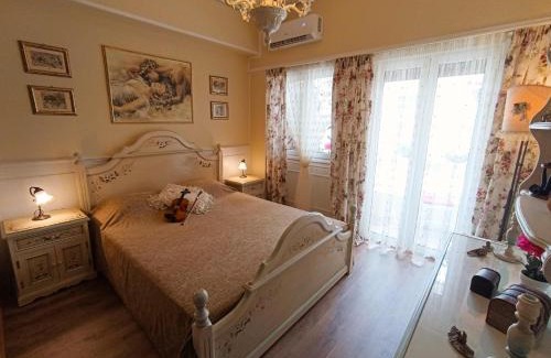 Thissio Apartment | Something About Mary