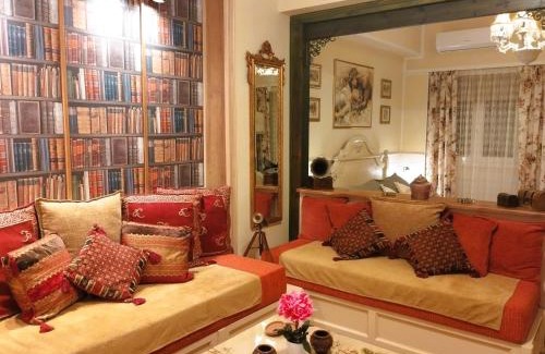 Thissio Apartment | Something About Mary