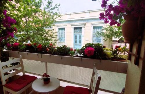 Thissio Apartment | Something About Mary