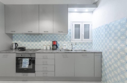 Koukaki Apartment | Spacious family home near Acropolis in Koukaki!