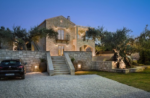 Pervolakia Villa | Stone-Built Private villa, with Pool and Terraces!