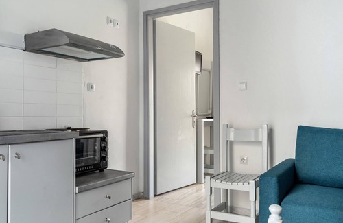 Zalongo Apartment | Studio Apartment 'Labros 2' with Mountain View, Wi-Fi and Air Conditioning