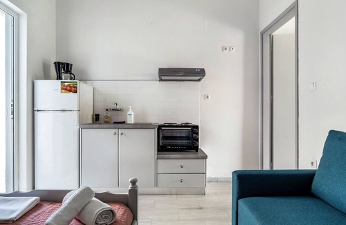 Zalongo Apartment | Studio Apartment 'Labros 2' with Mountain View, Wi-Fi and Air Conditioning