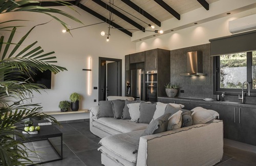 Sarlata Villa | Stylish Single Storey 2-Bed Villa, A/C, Private Pool & Sea Views close to Amenities and Beaches!