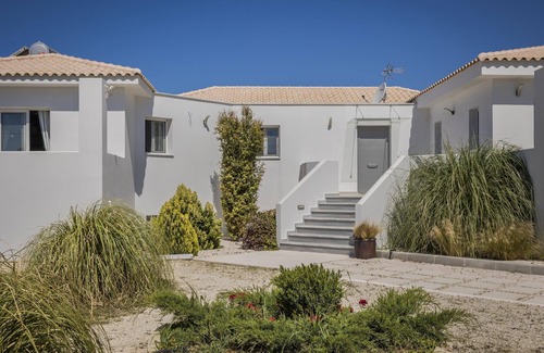 Svoronata Villa | Stylish Villa, A/C, Private Pool, Fabulous Location - Just 5mins walk to Tavernas & Ai Helis Beach!