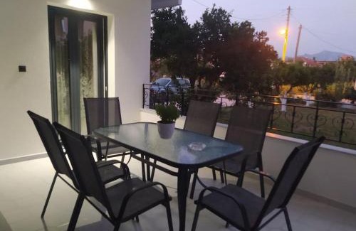 Ammoudia House | Sunny Garden House by the Sea
