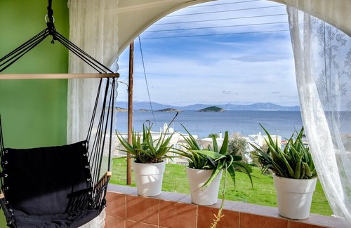 Azolimnos House | Syros-house modern holiday home with sea view
