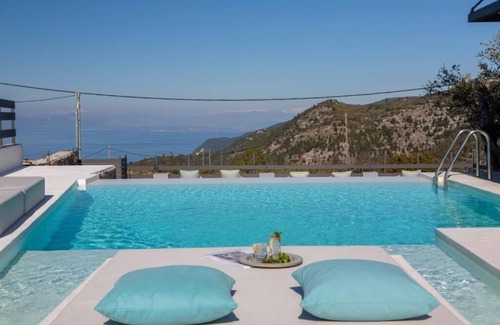 Kalamitsi Villa | Three-Bedroom Villan