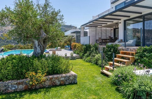 Kalamitsi Villa | Three-Bedroom Villan