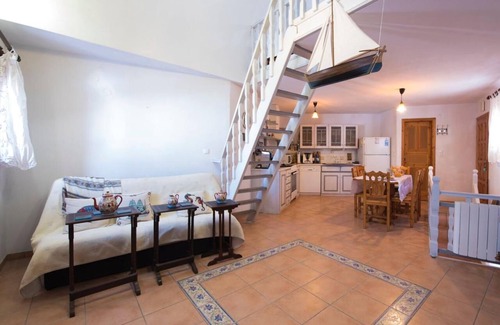 Kamari House | Traditional Greek house in a small village