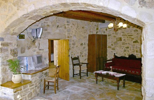 Apokoronas House | traditional holiday home in Vafes with a view of the countryside