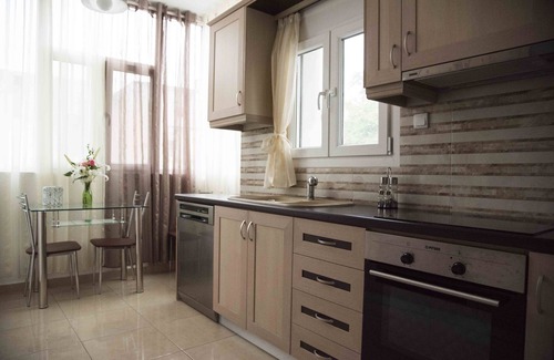 Ampelokipoi Apartment | Two Roses: the Olive House