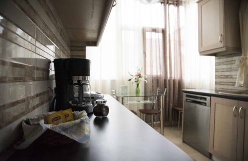 Ampelokipoi Apartment | Two Roses: the Olive House