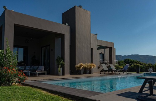 Alikianos Villa | Vega villa - Six Bedroom Villa, Sleeps 14
