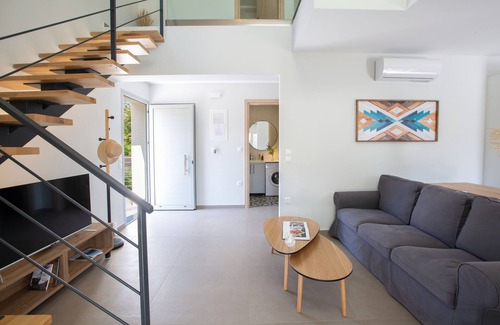 Apolpaina Villa | Vilana Villa ideal for small groups/families 2km from Lefkada city