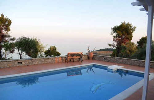 Alonissos Villa | Villa ∙ 2 bedrooms ∙ 4 guests