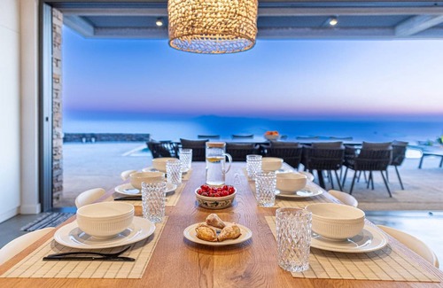 Gavrio Villa | Villa ∙ 5 bedrooms ∙ 16 guests