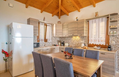 Tzamarelata Villa | Villa Annita by Villa Plus