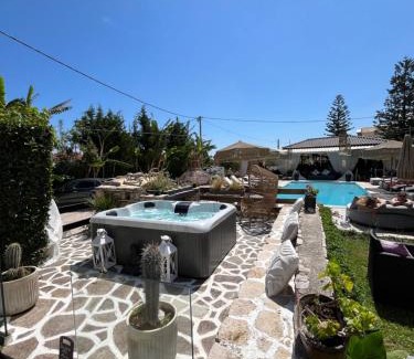 Amoudi Apartment | Villa Corali Apartments Sea Breath & Pool