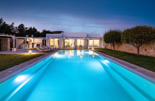 Faliraki Villa | Villa de Style Grec de Luxe Avec Grande Piscine sur Lîle de Rhodes