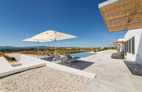 Paros Villa | Villa Iris – Luxury 6-Bedroom Seaview Villa with Infinity Pool in Paros