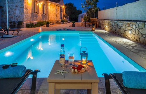 Vlachopoulatika House | Villa Labovitsa: A/C, sunny terraces, Wi-Fi, sleeps 4