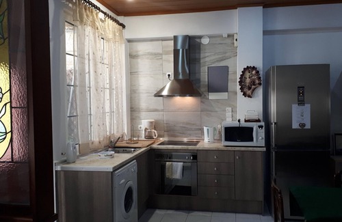 Keratsini-Drapetsona House | VILLA "NEFELI" - NEXT TO THE PORT OF PIRAEUS