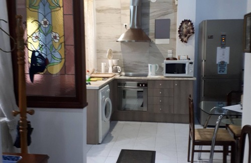 Keratsini-Drapetsona House | VILLA "NEFELI" - NEXT TO THE PORT OF PIRAEUS