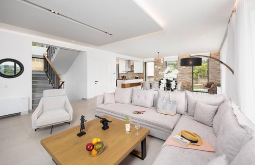 Corfu Town Villa | Villa Seren - Five Bedroom Villa, Sleeps 10