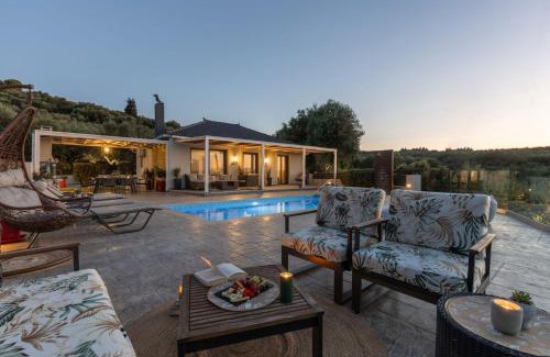 Planos Villa | Villa Venia - Cozy Escape with Scenic Sew View, by ZanteWize